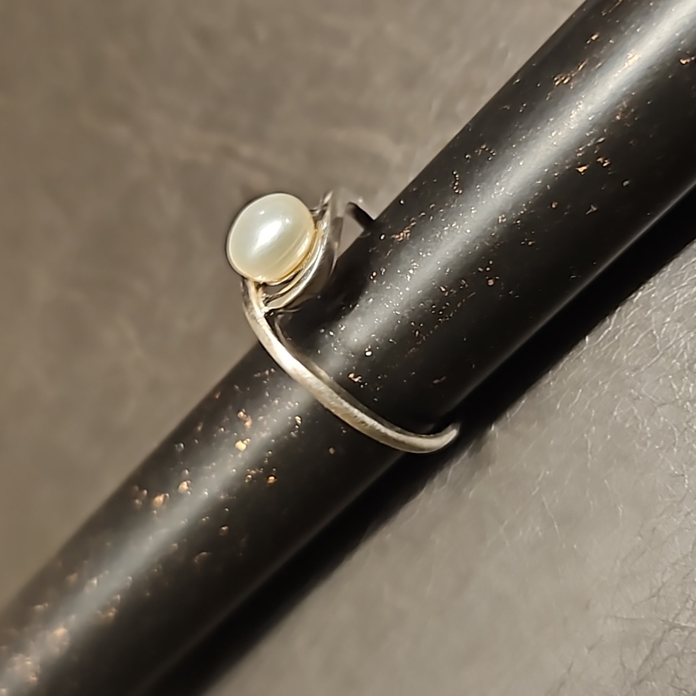 Ring - Picture 2 of 2